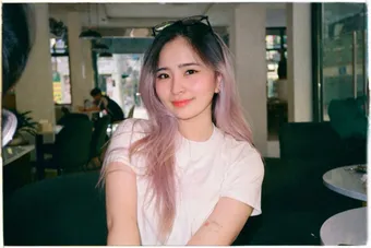 Nghiêm Quỳnh Mai tại quán cà phê
